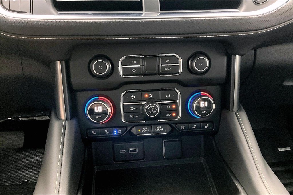 Used 2024 Chevrolet Suburban Premier AWD/4WD image 32