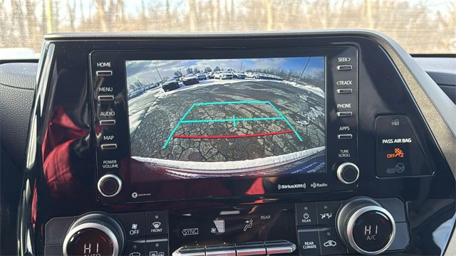 Used 2021 Toyota Highlander LE image 25