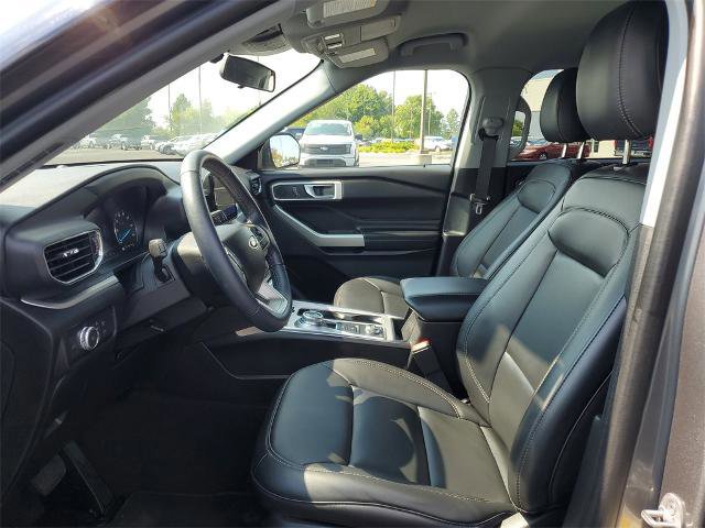Certified 2022 Ford Explorer XLT w/ Equipment Group 202A image 5