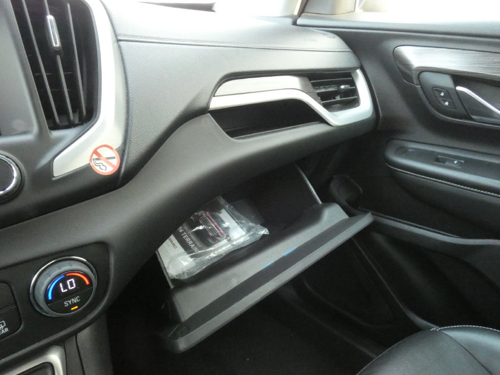 Used 2024 GMC Terrain SLT AWD/4WD image 25