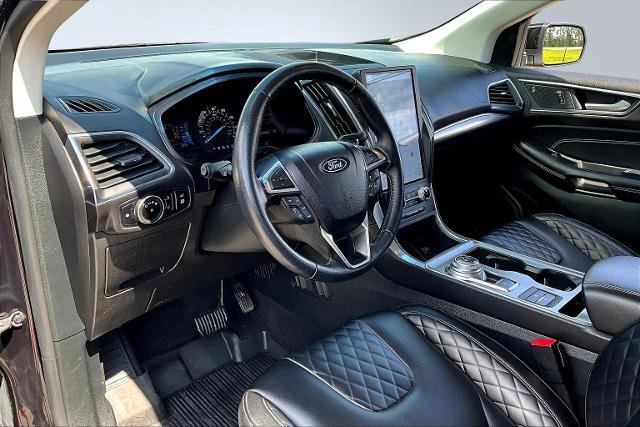 Certified 2024 Ford Edge Titanium w/ Class II Trailer Tow Package image 19