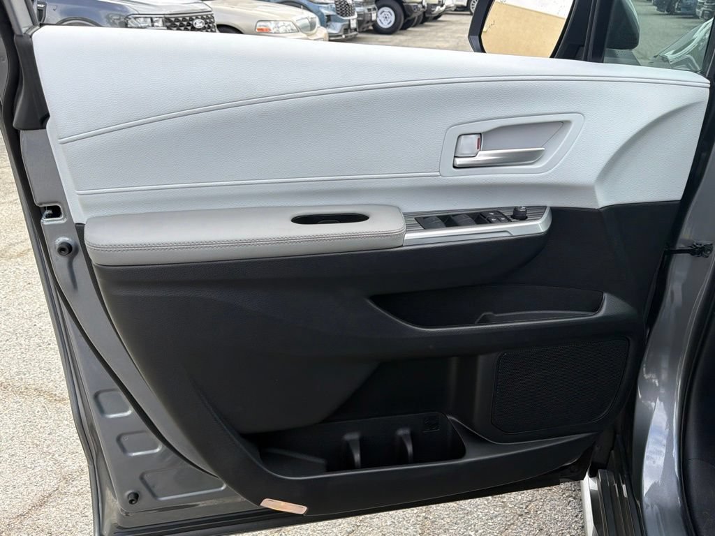 Used 2026 Toyota Sienna XLE FWD image 16