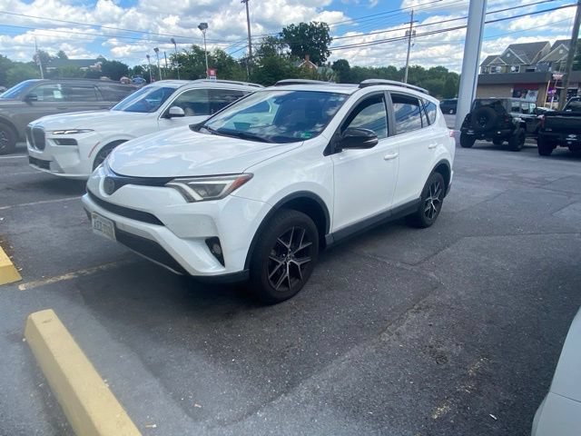 Used 2018 Toyota RAV4 SE AWD/4WD image 2