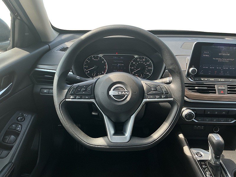 Used 2025 Nissan Altima 2.5 SV FWD image 15