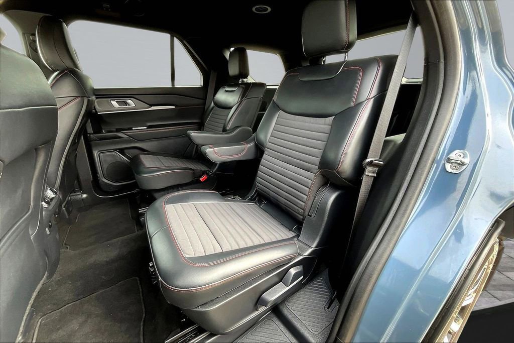 Certified 2025 Ford Explorer ST-Line image 21