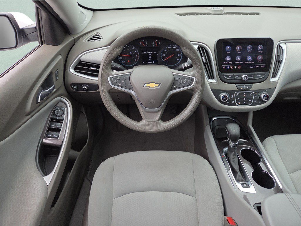 Used 2022 Chevrolet Malibu LT FWD image 4