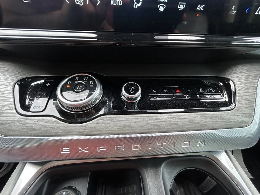 Certified 2025 Ford Expedition Platinum w/ Driver's Package AWD/4WD image 19