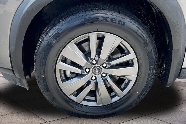 Used 2023 Nissan Pathfinder SV AWD/4WD image 10