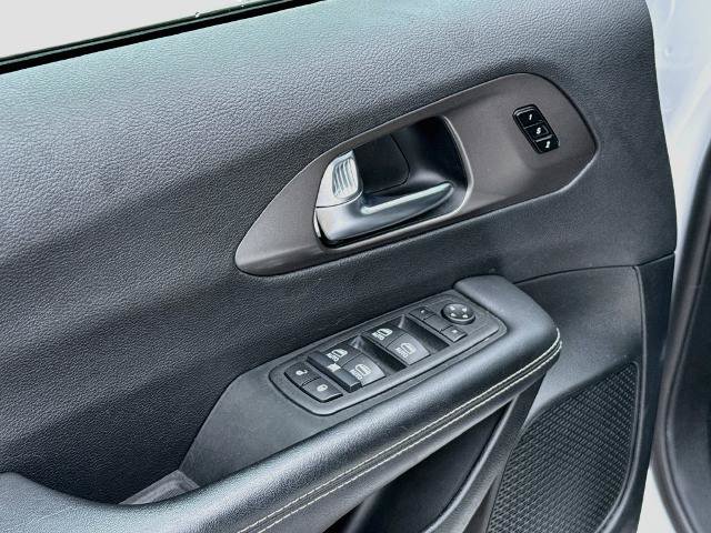 Used 2025 Chrysler Pacifica Select FWD image 15