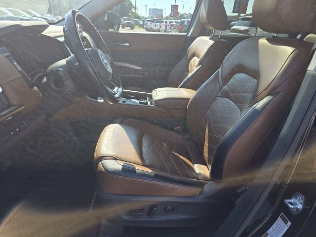 Used 2022 Nissan Pathfinder Platinum w/ Cargo Package AWD/4WD image 13