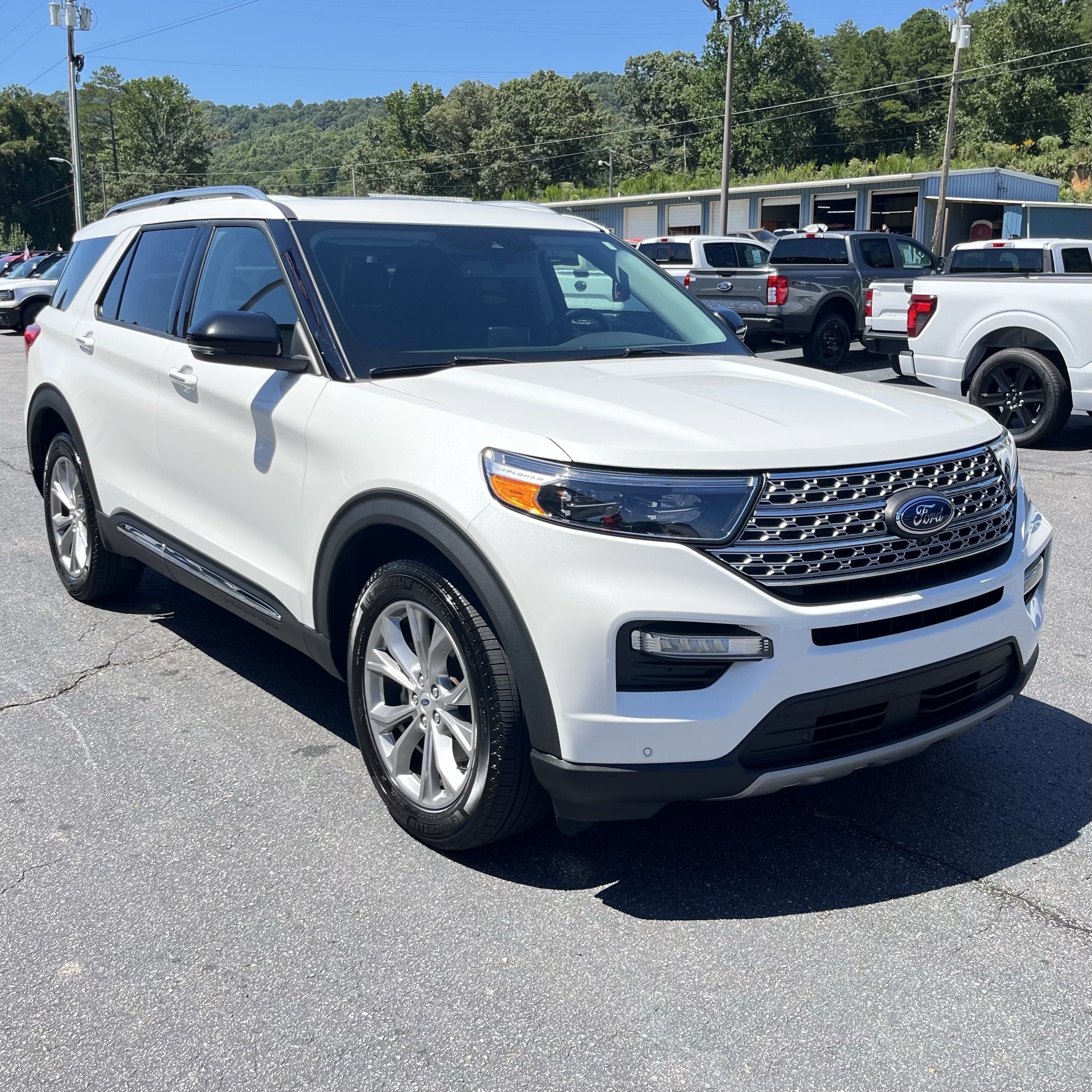 Certified 2024 Ford Explorer Limited w/ Limited Technology Package AWD/4WD image 4