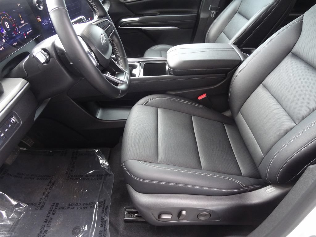 Used 2025 Chevrolet Traverse LT w/ Midnight/Sport Edition AWD/4WD image 6