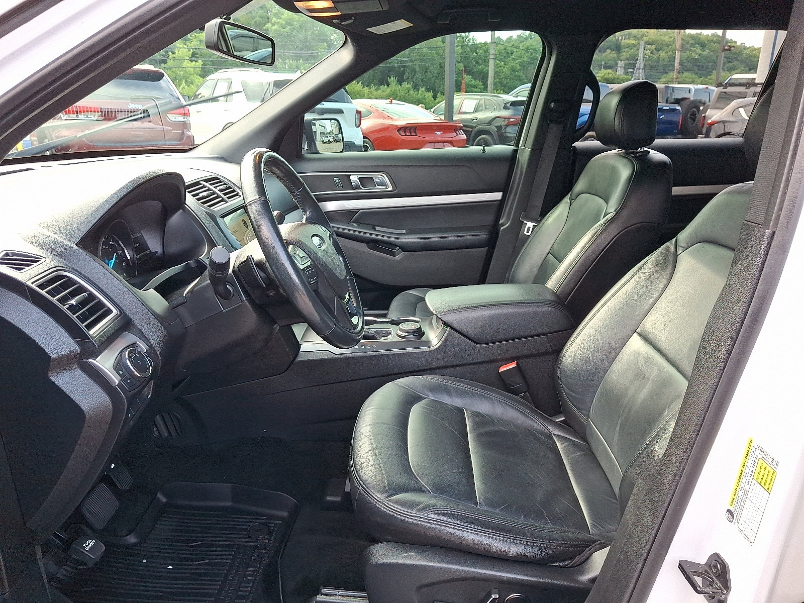 Certified 2017 Ford Explorer XLT w/ Equipment Group 202A AWD/4WD image 14