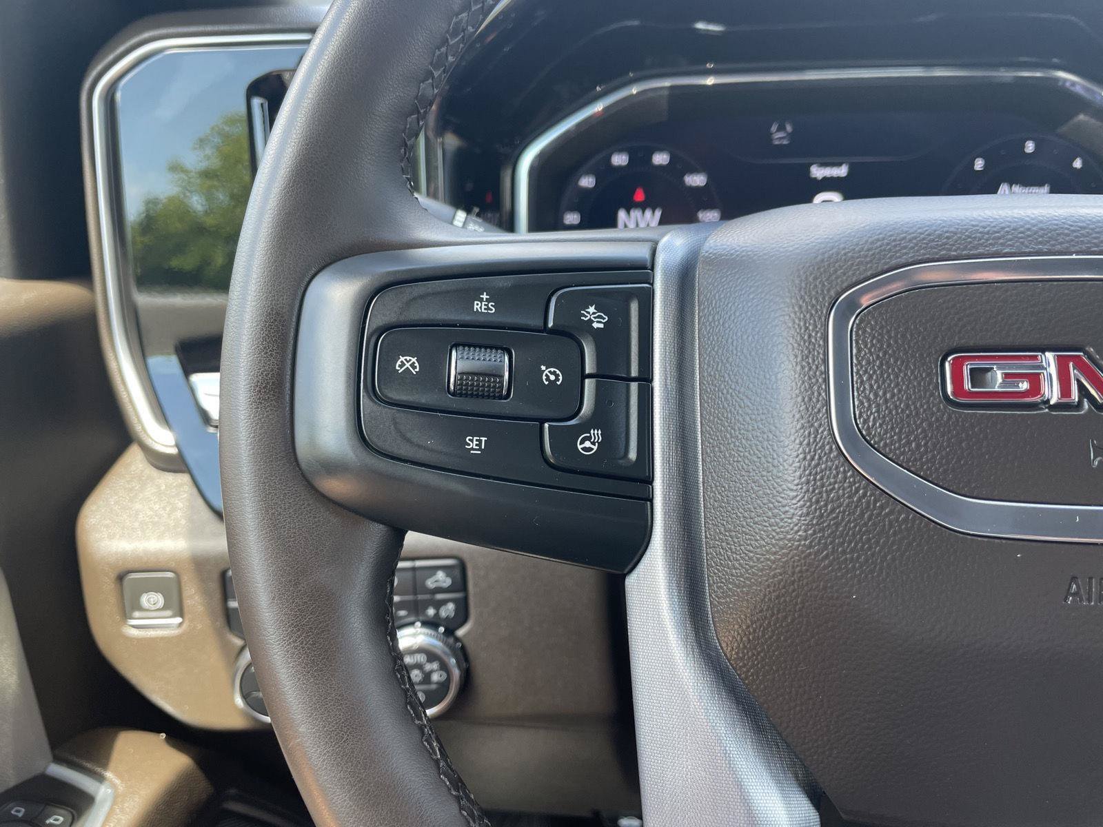 Used 2024 GMC Sierra 2500 SLT w/ SLT Premium Package AWD/4WD image 13