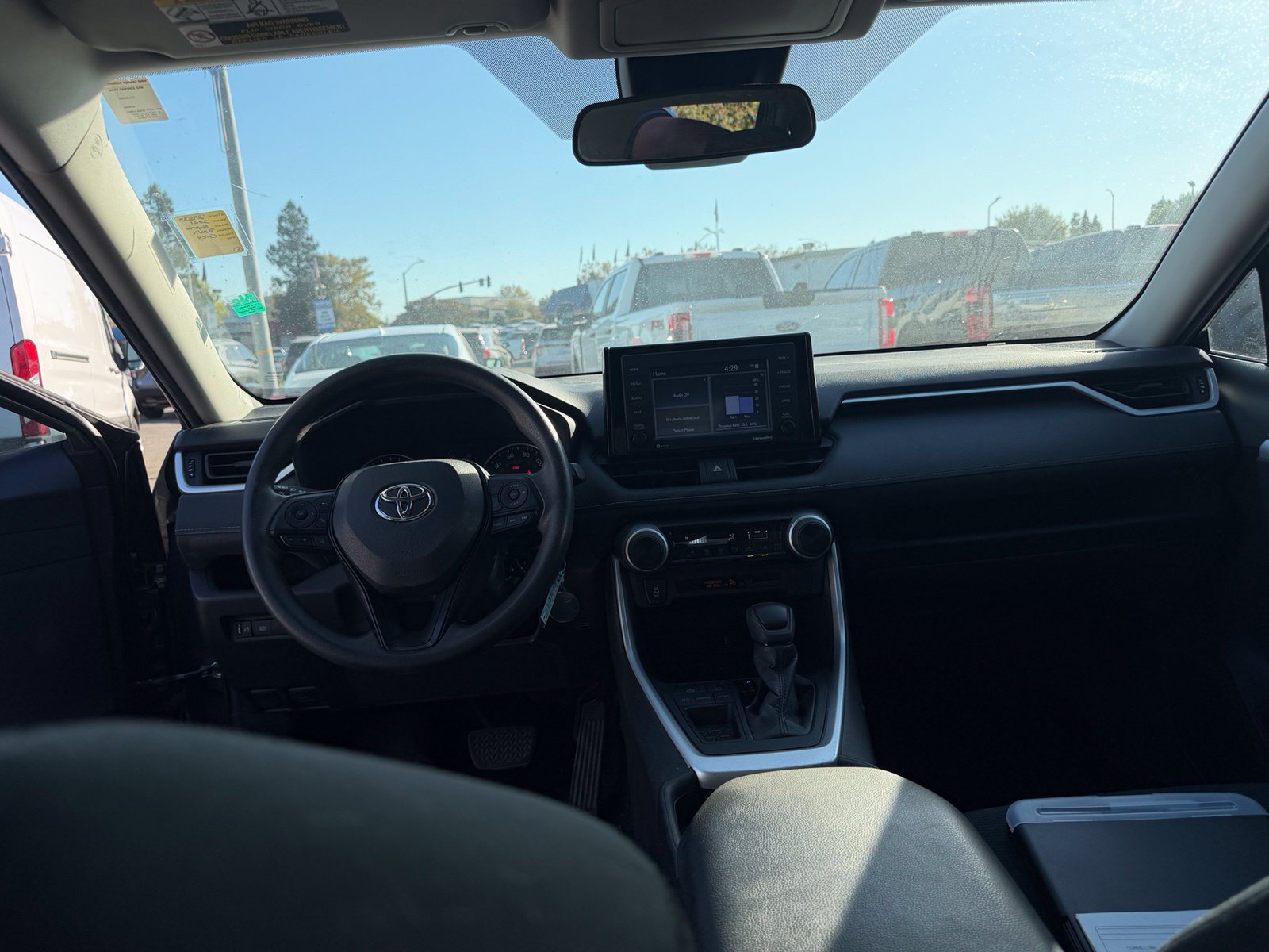 Used 2021 Toyota RAV4 LE FWD image 11