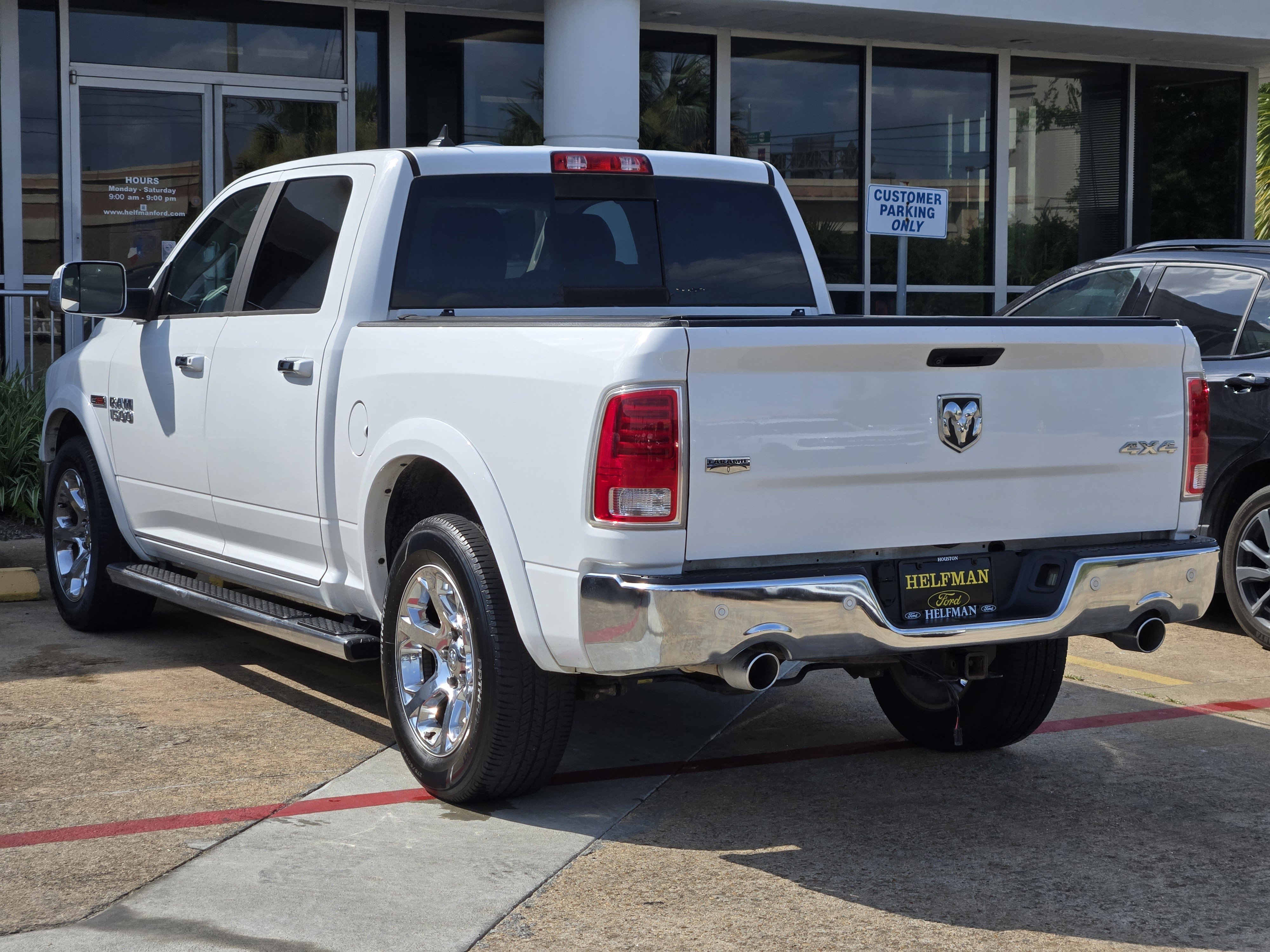 Used 2018 RAM 1500 Laramie AWD/4WD image 3