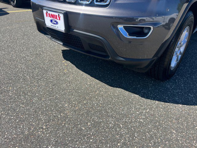 Used 2019 Jeep Grand Cherokee Laredo AWD/4WD image 27