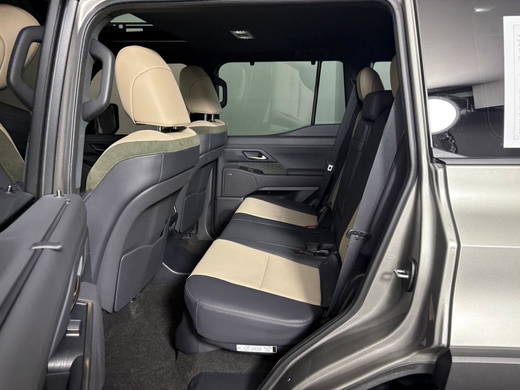 Used 2025 Lexus GX 550 w/ Accessory Package (CT) AWD/4WD image 29