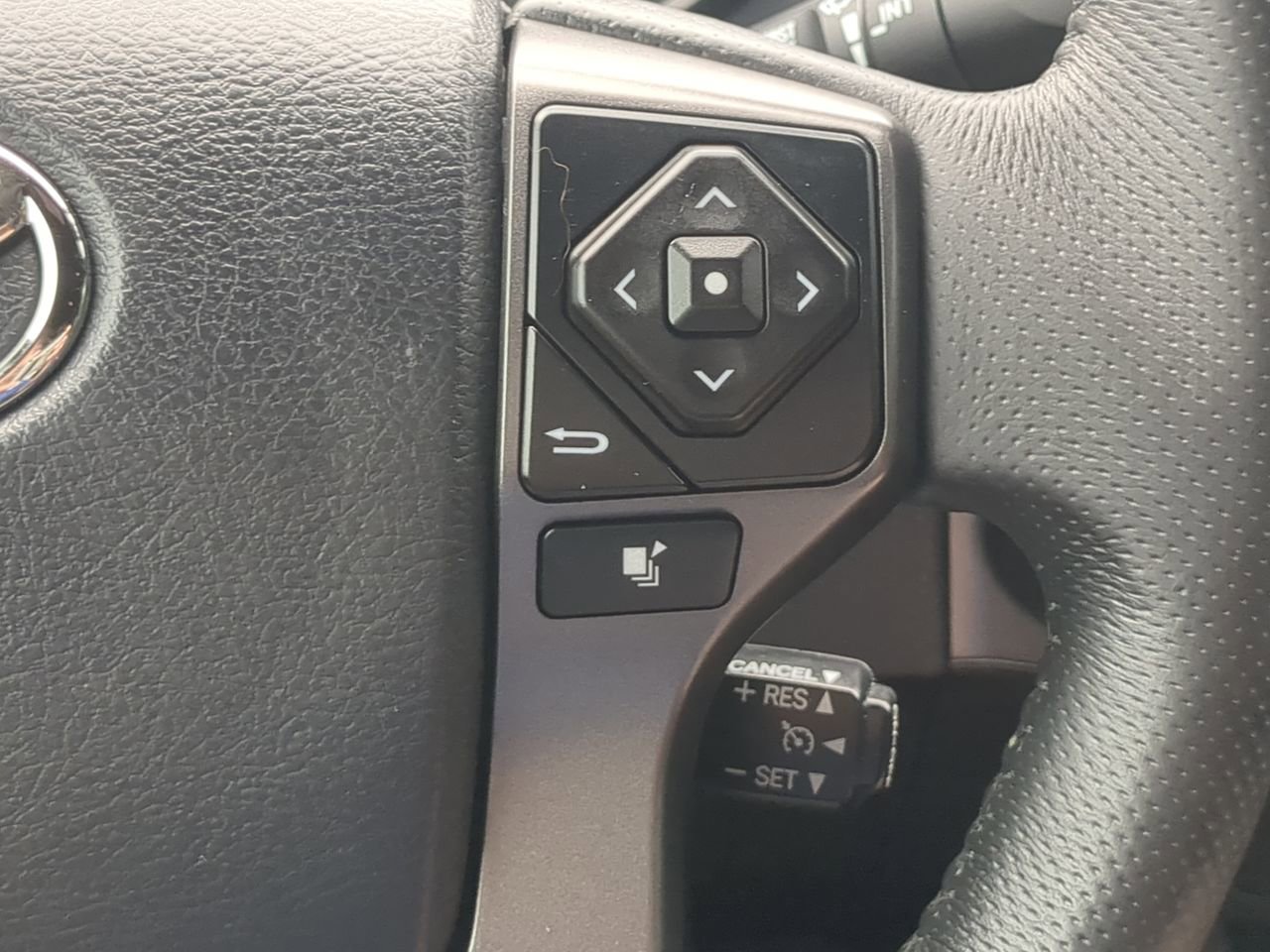 Used 2017 Toyota Tacoma TRD Sport w/ Tow Package (A/T) AWD/4WD image 24