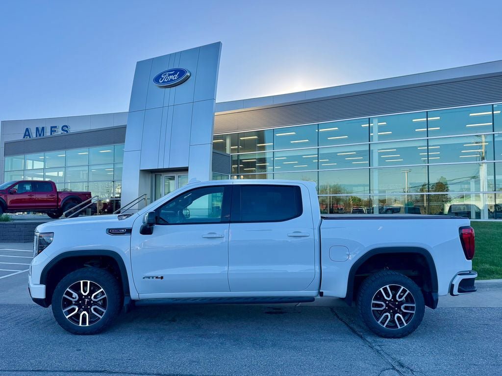 Used 2022 GMC Sierra 1500 AT4 w/ AT4 Premium Package AWD/4WD image 3
