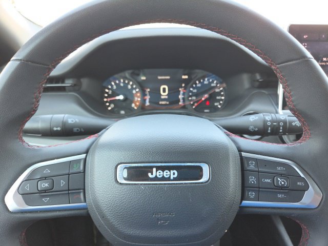 Used 2025 Jeep Compass Trailhawk AWD/4WD image 35