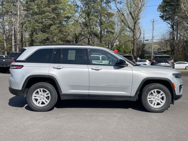 Used 2024 Jeep Grand Cherokee Laredo image 6