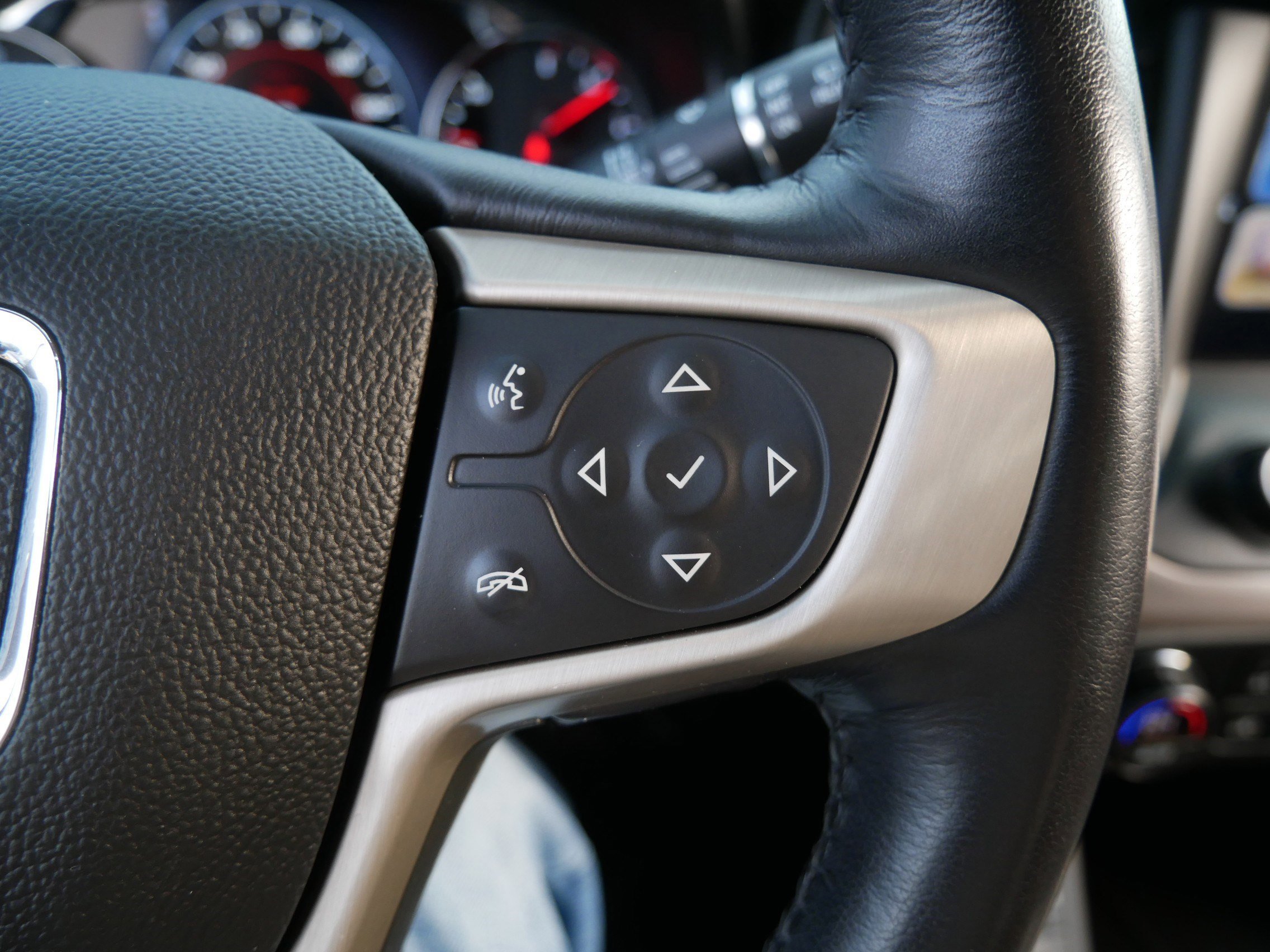 Used 2018 GMC Acadia Denali image 29