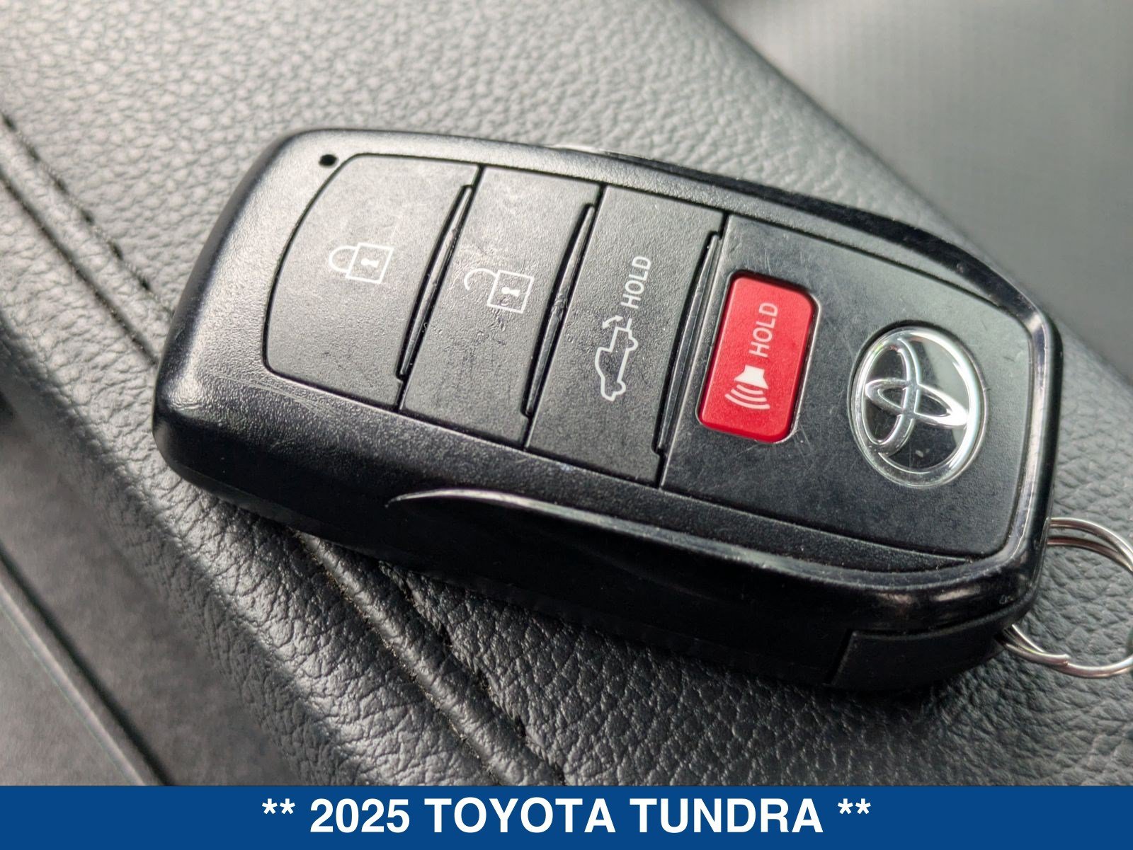 Used 2025 Toyota Tundra Limited AWD/4WD image 37
