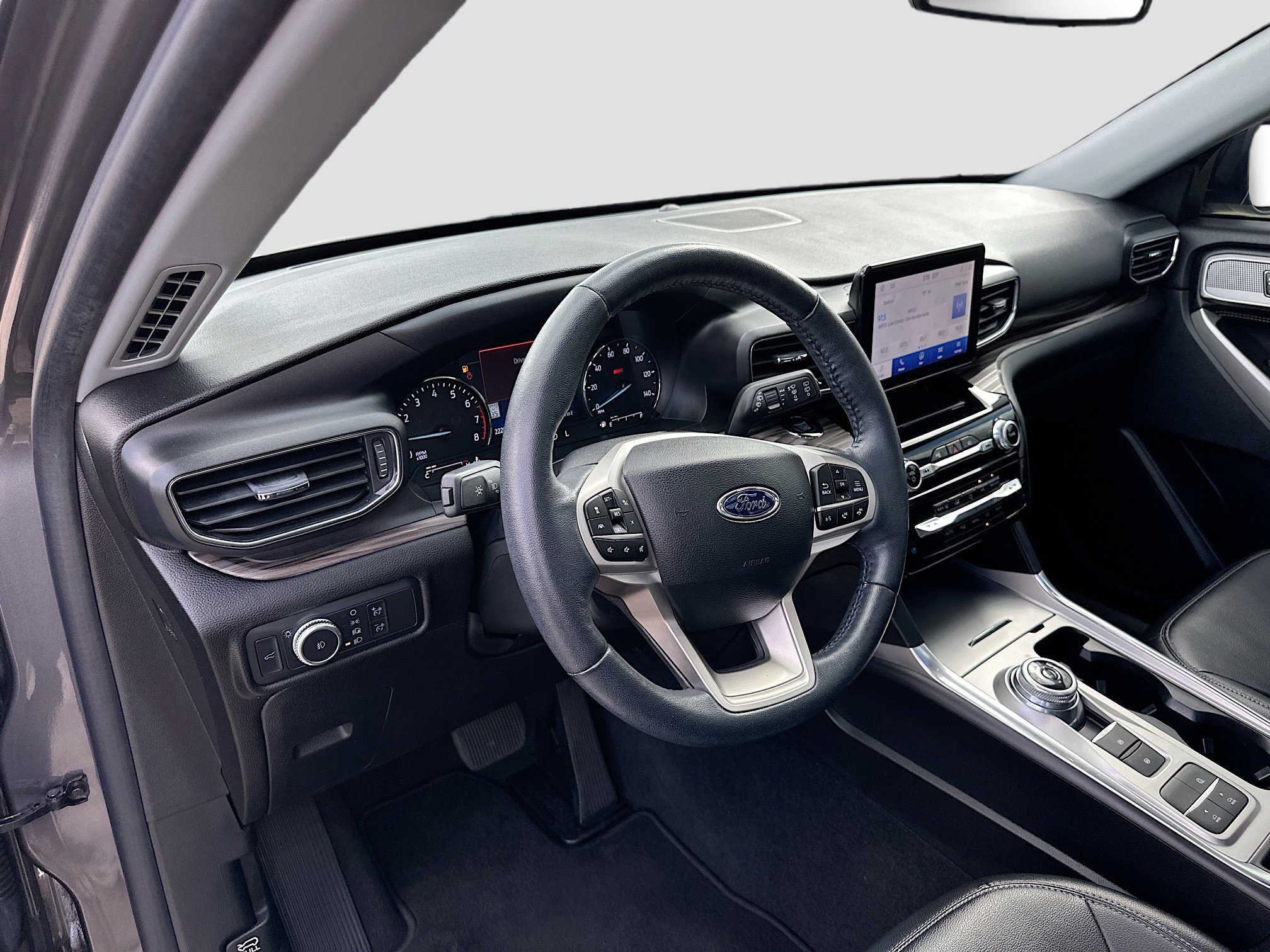 Certified 2022 Ford Explorer Limited w/ Equipment Group 301A image 9