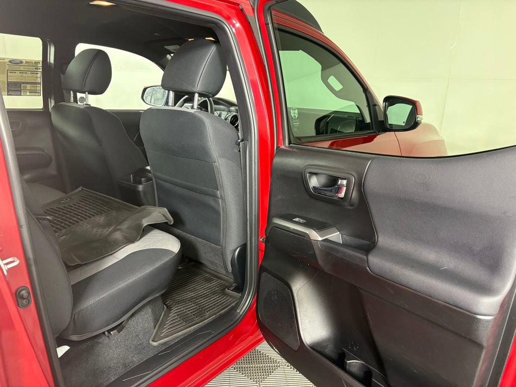 Used 2023 Toyota Tacoma TRD Off-Road w/ Technology Package AWD/4WD image 32