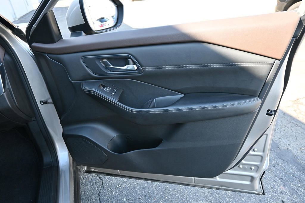 Used 2023 Nissan Rogue SL image 25