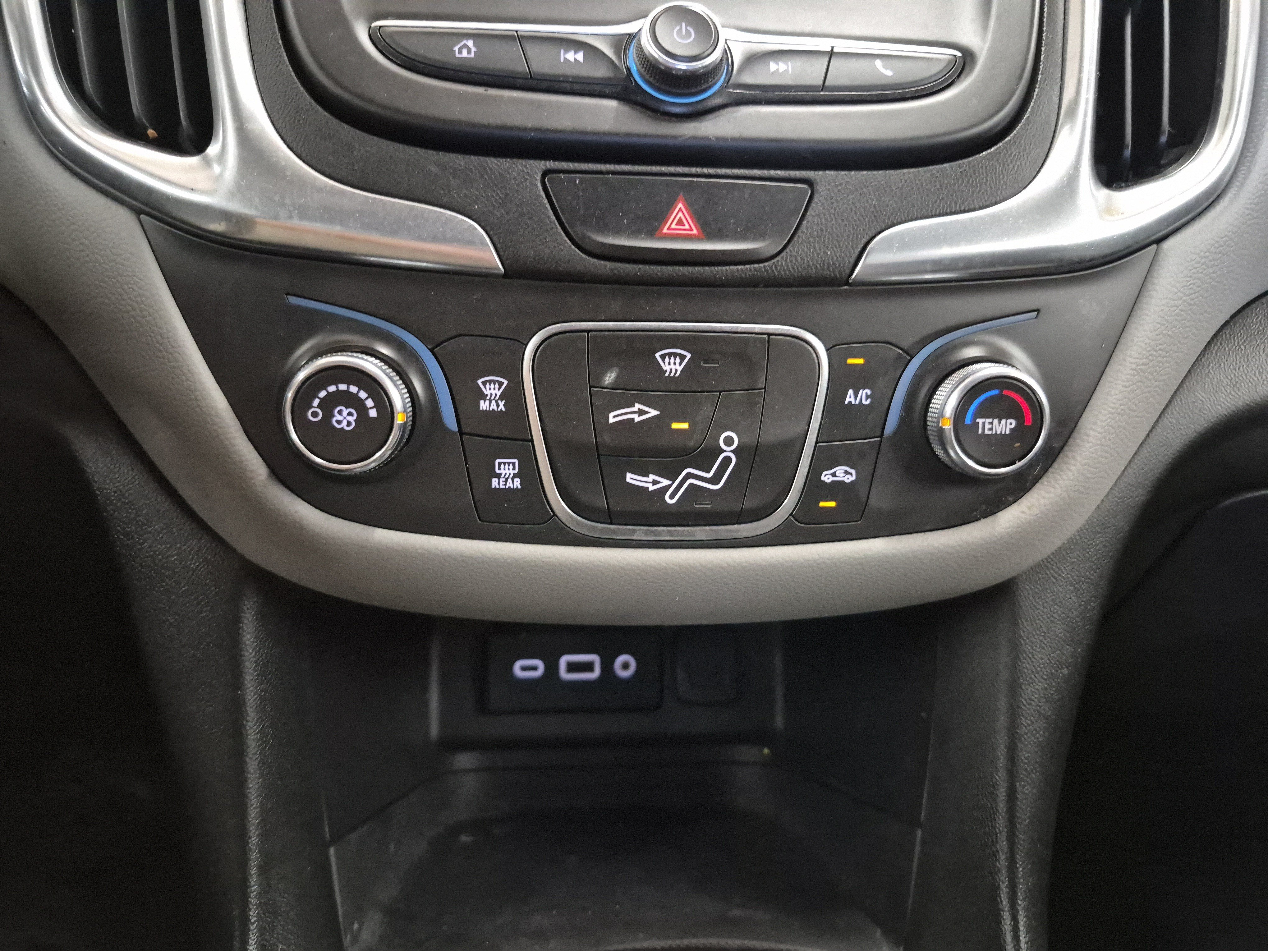 Used 2021 Chevrolet Equinox LS w/ LS Convenience Package FWD image 29