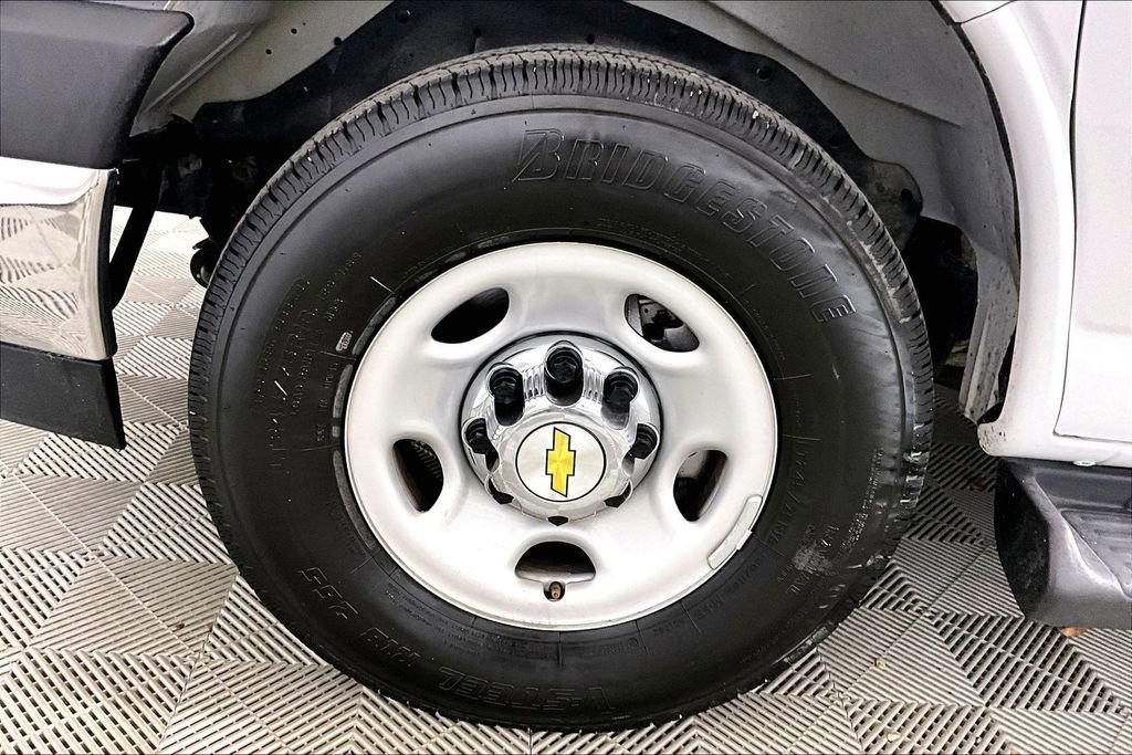Used 2025 Chevrolet Express 3500 LT w/ LT Preferred Equipment Group RWD image 7