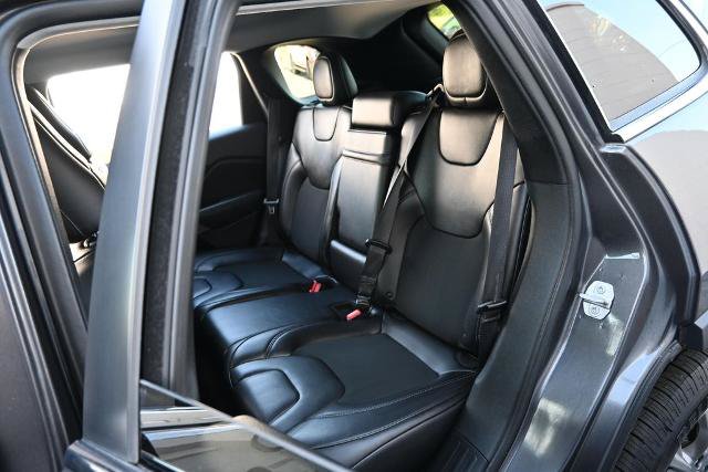 Used 2019 Jeep Cherokee Latitude Plus w/ Comfort/Convenience Group AWD/4WD image 25