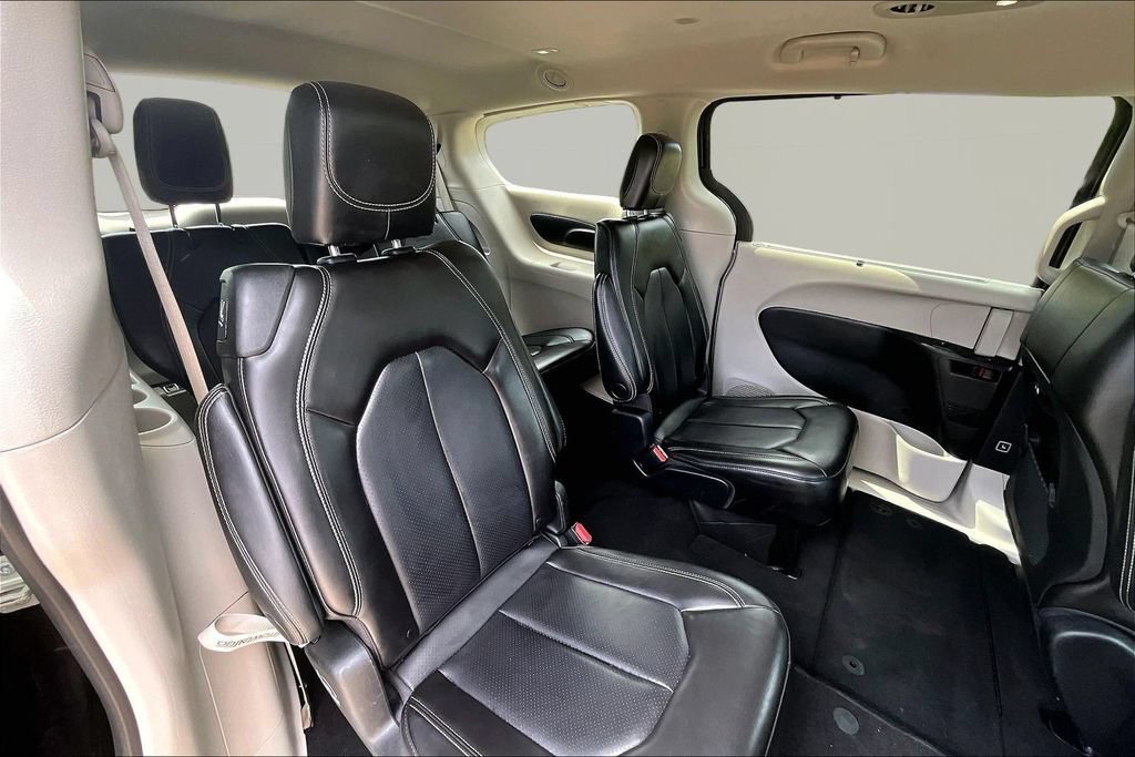 Used 2023 Chrysler Pacifica Touring-L FWD image 27