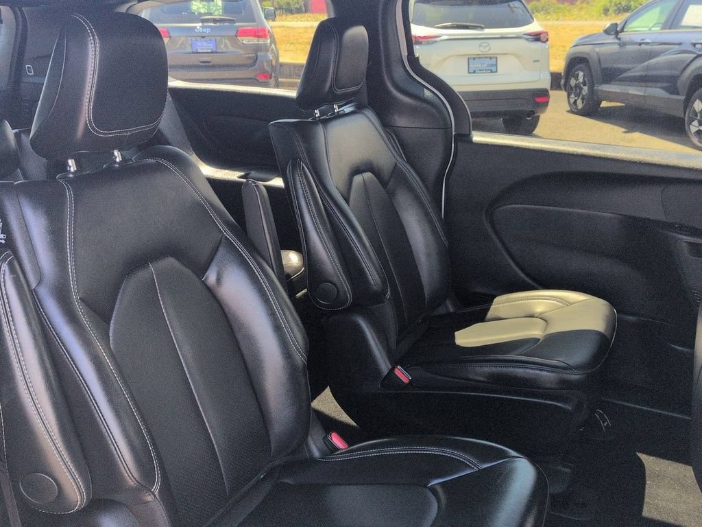 Used 2024 Chrysler Pacifica Limited FWD image 28