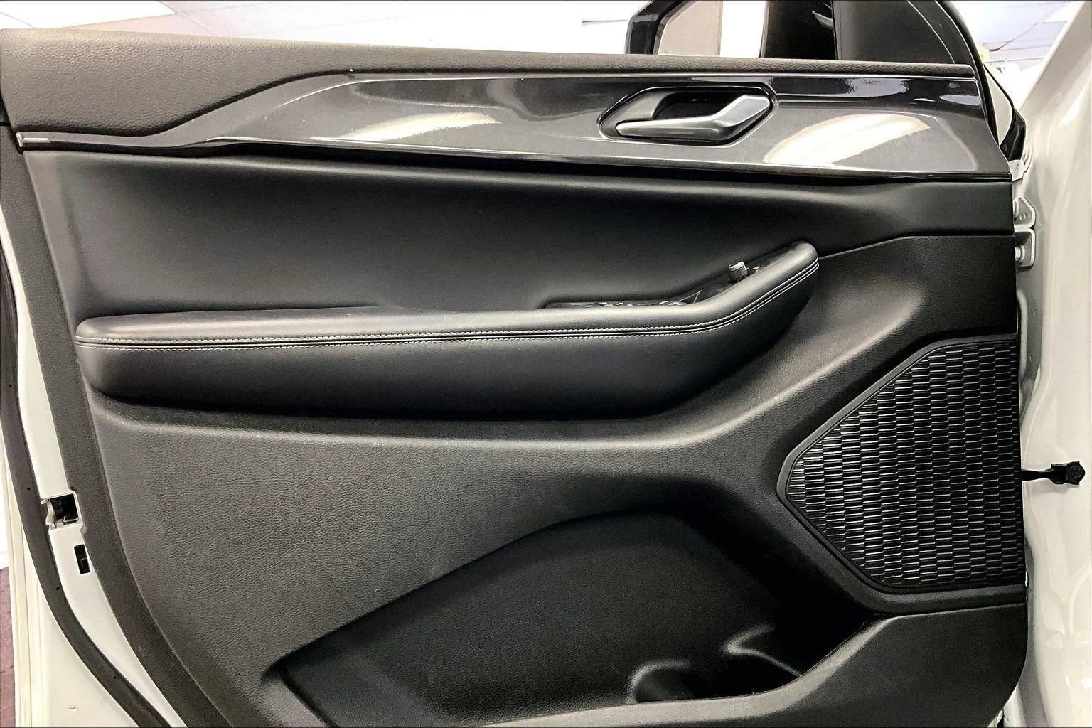 Used 2023 Jeep Grand Cherokee L Laredo image 22