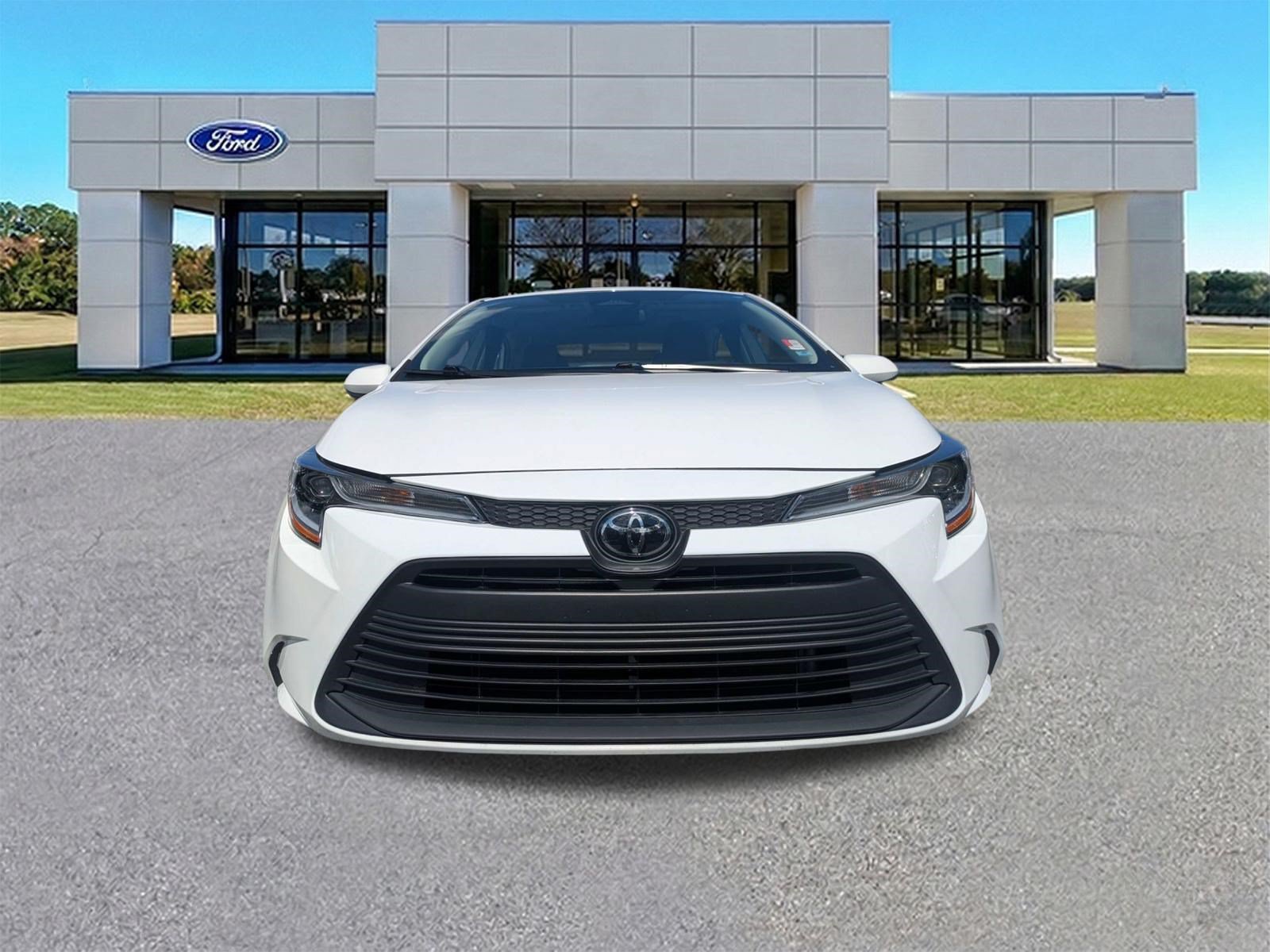 Used 2025 Toyota Corolla LE FWD image 9