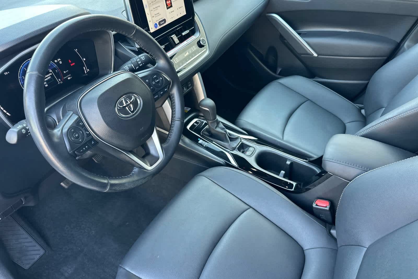 Used 2023 Toyota Corolla Cross XLE w/ Convenience Package FWD image 11