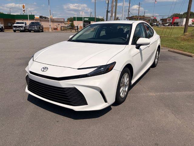 Used 2025 Toyota Camry LE image 3