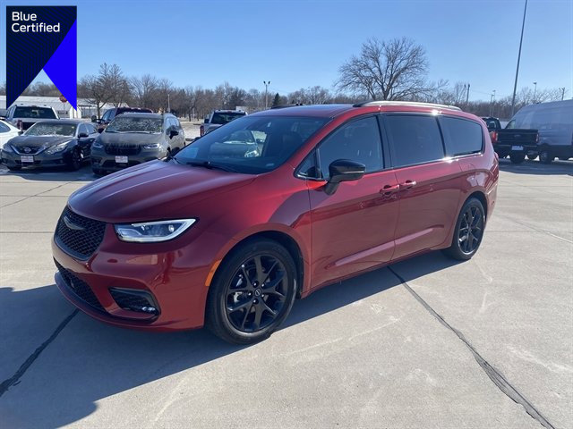 Used 2025 Chrysler Pacifica Limited image 1