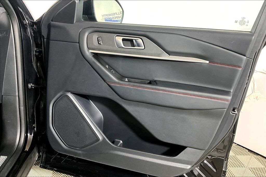 Certified 2025 Ford Explorer ST-Line AWD/4WD image 19