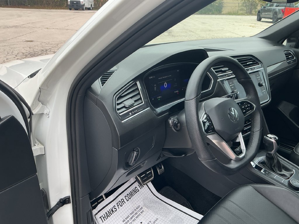 Used 2022 Volkswagen Tiguan SE R-Line AWD/4WD image 16