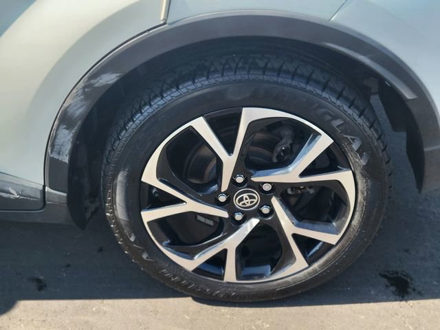 Used 2020 Toyota C-HR XLE image 8