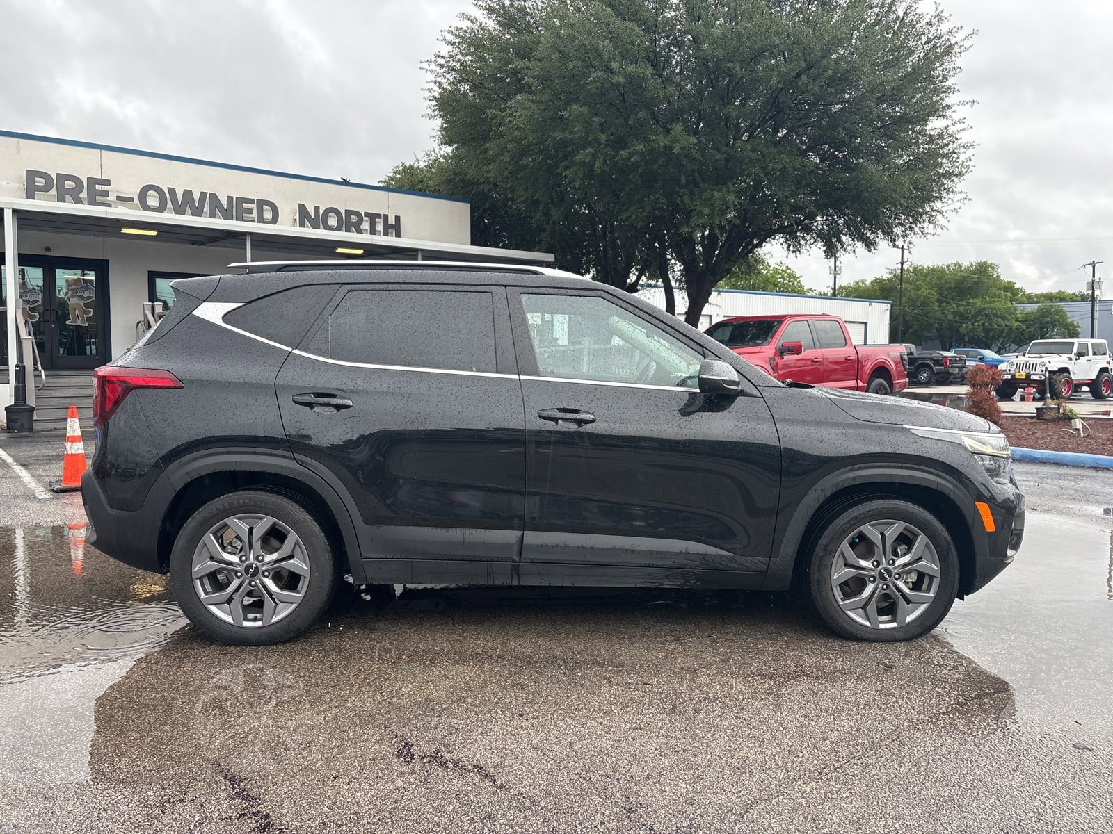 Used 2024 Kia Seltos S FWD image 2