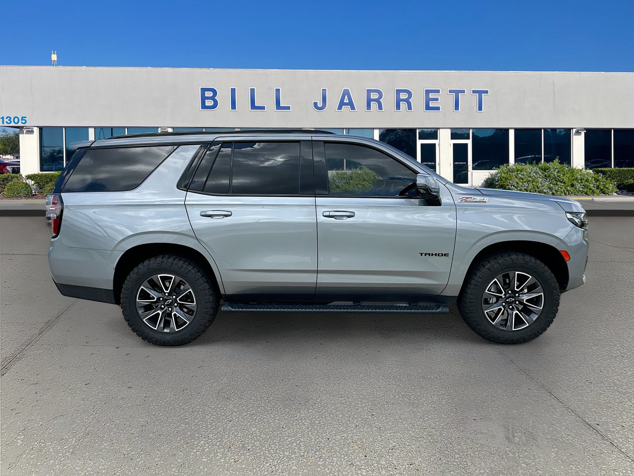 Used 2023 Chevrolet Tahoe Z71 w/ Luxury Package AWD/4WD image 8
