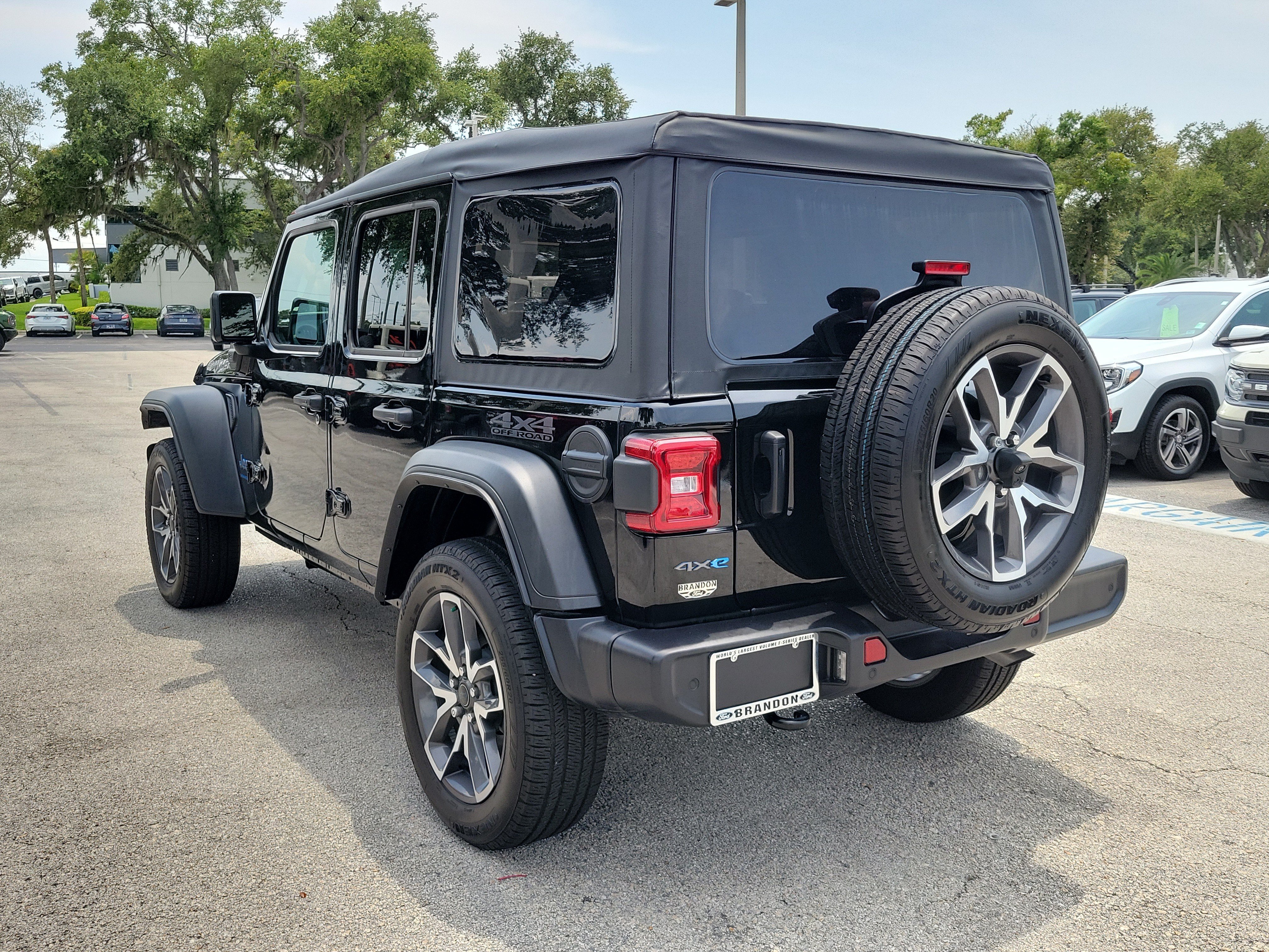 Used 2025 Jeep Wrangler Unlimited Sport S 4xe w/ Convenience Group AWD/4WD image 8