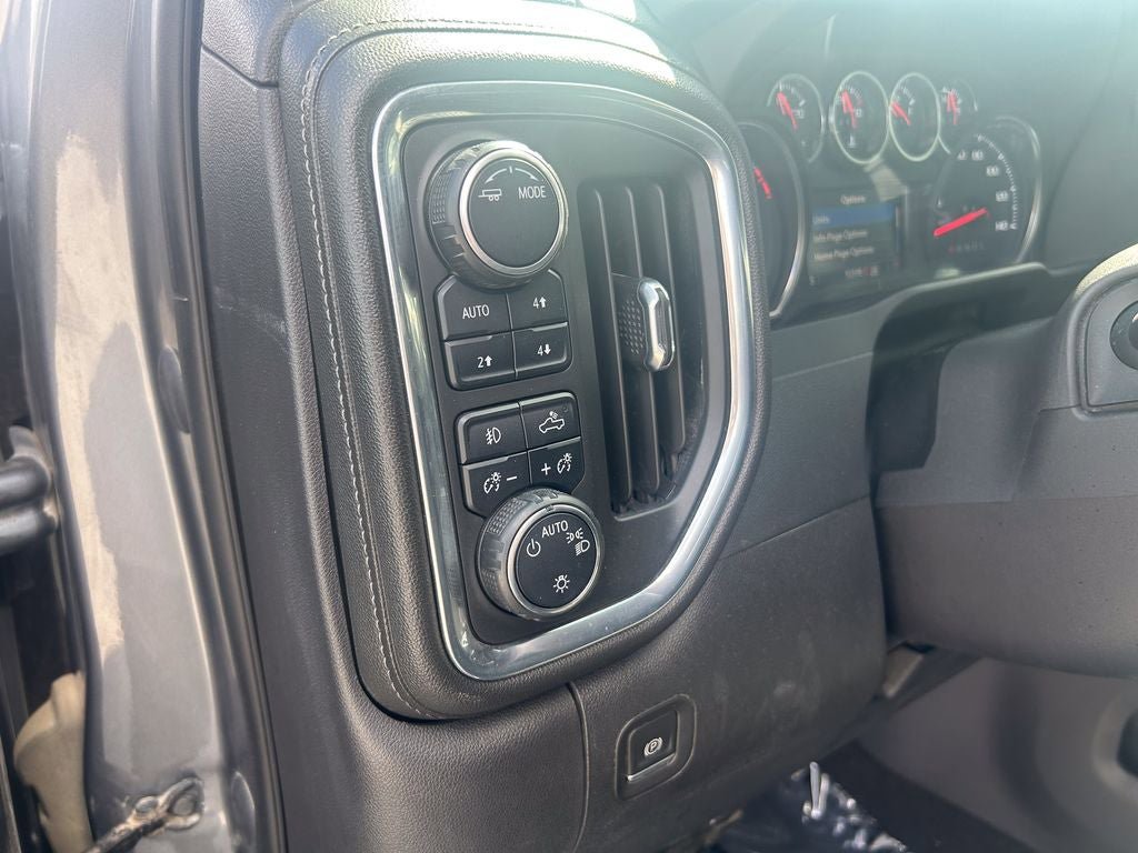 Used 2022 Chevrolet Silverado 1500 LT Trail Boss w/ LPO, Dark Essentials Package AWD/4WD image 11