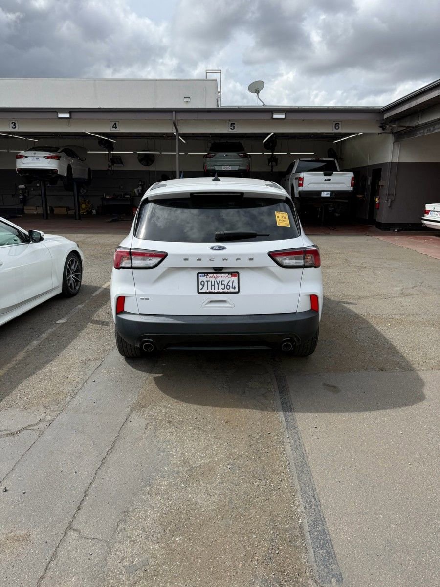 Certified 2022 Ford Escape SE w/ SE Sport Appearance Package FWD image 5
