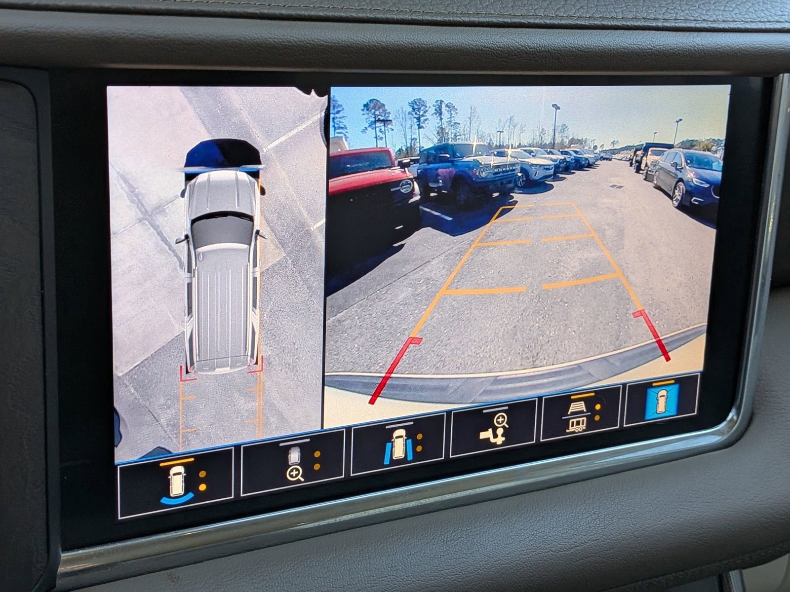 Used 2021 GMC Yukon Denali w/ Denali Premium Package image 13